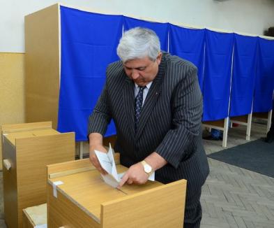 Şeful UDMR Bihor, Alexandru Kiss, a fost singur-singurel la vot (FOTO)